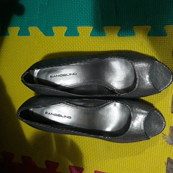 Metallic Bandolino Pumps - Picture 3 of 8